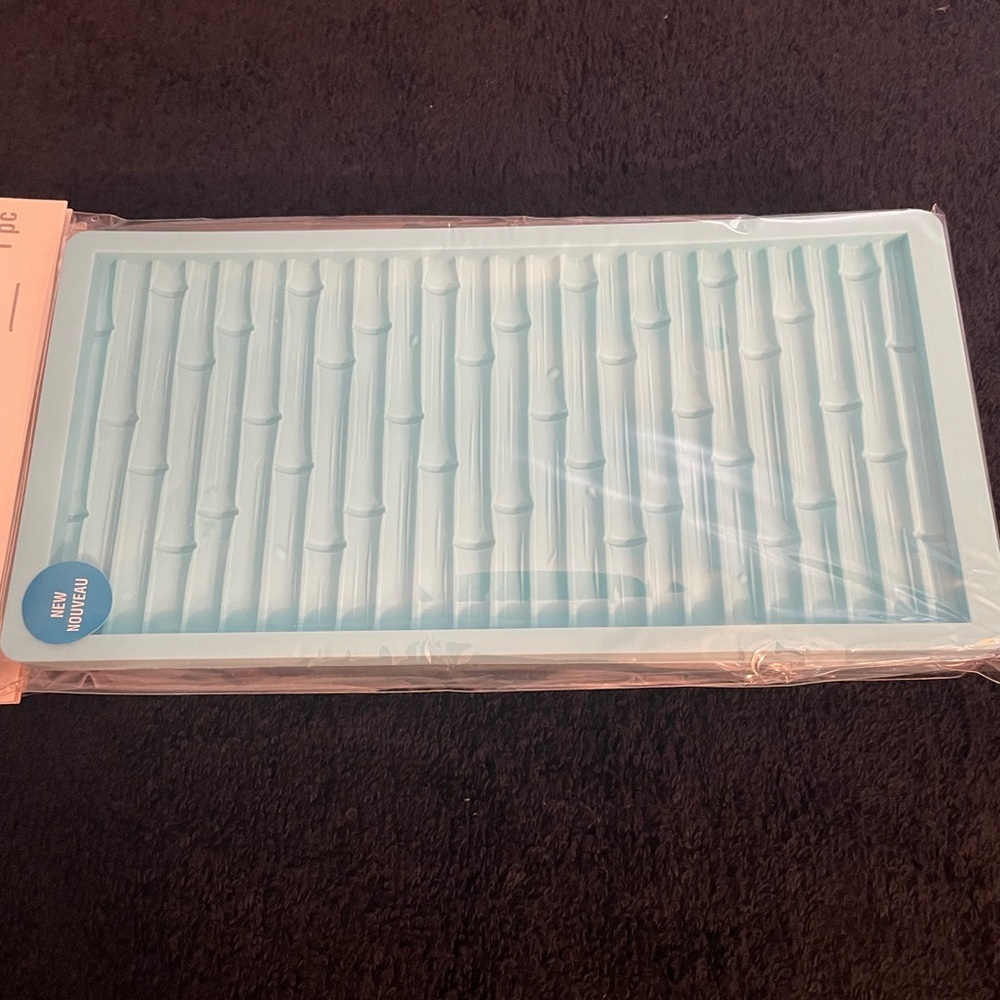 NIP Celebrate It Pale Blue Silicone Brick-Pattern Candy Molds - Set of 3 - Picture 4 of 4
